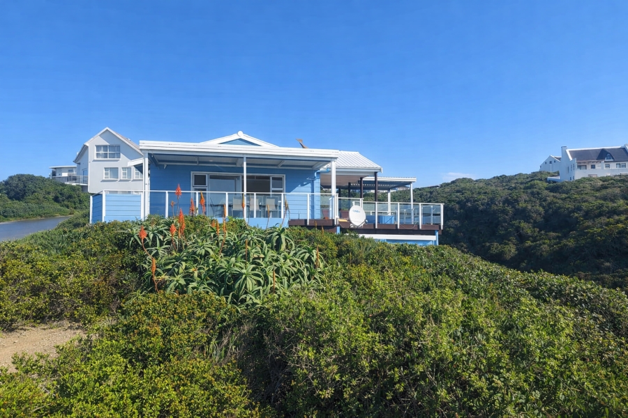 5 Bedroom Property for Sale in Boggomsbaai Western Cape